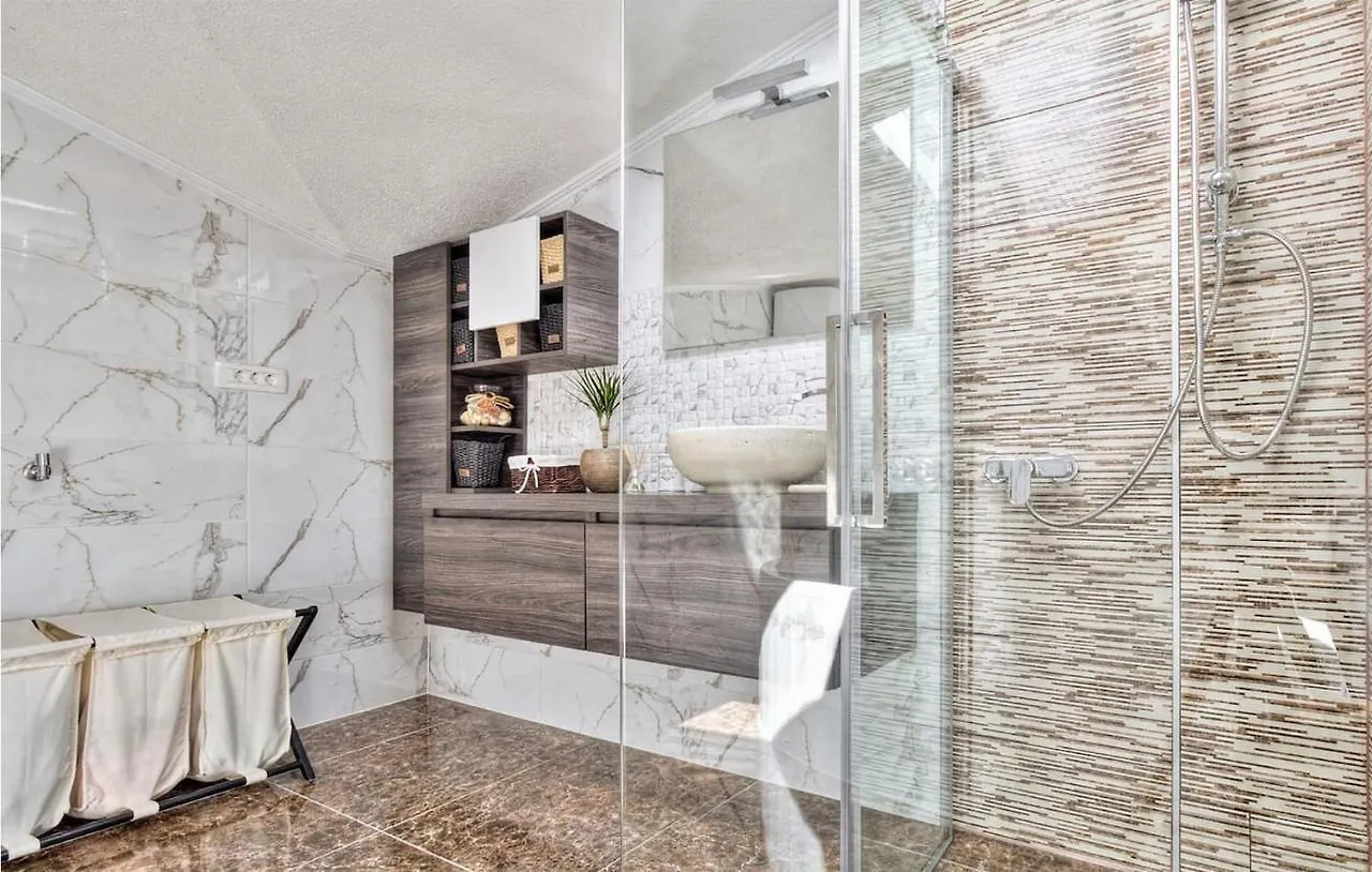 Vakantiehuis Amazing home in Kastel w/ Outdoor swimming pool, WiFi&4 Bedrooms