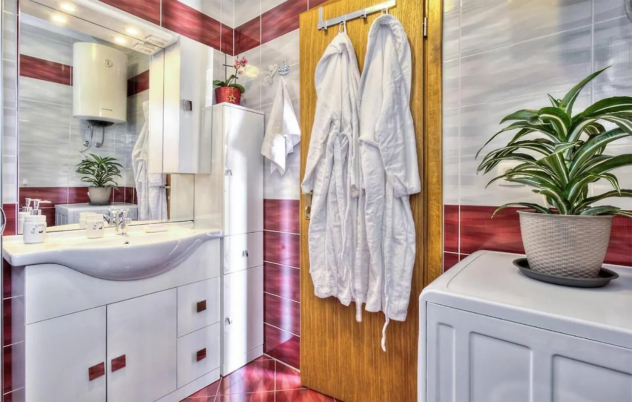 Amazing home in Kastel w/ Outdoor swimming pool, WiFi&4 Bedrooms Vakantiehuis