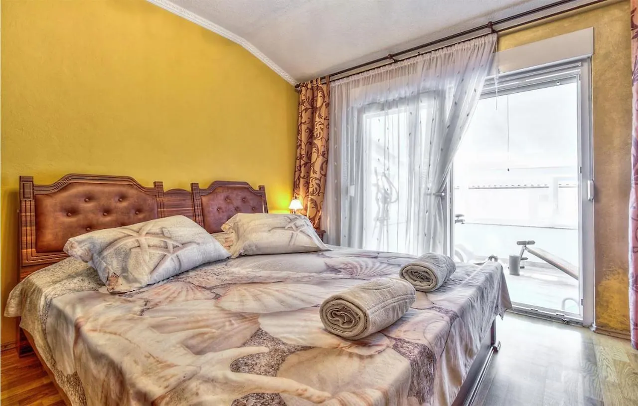Vakantiehuis Amazing home in Kastel w/ Outdoor swimming pool, WiFi&4 Bedrooms
