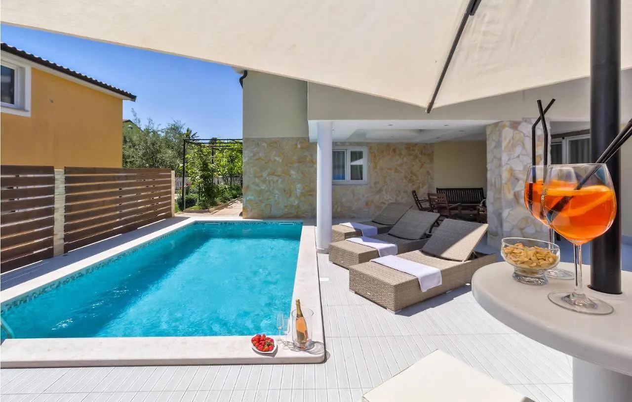 Amazing home in Kastel w/ Outdoor swimming pool, WiFi&4 Bedrooms Vakantiehuis