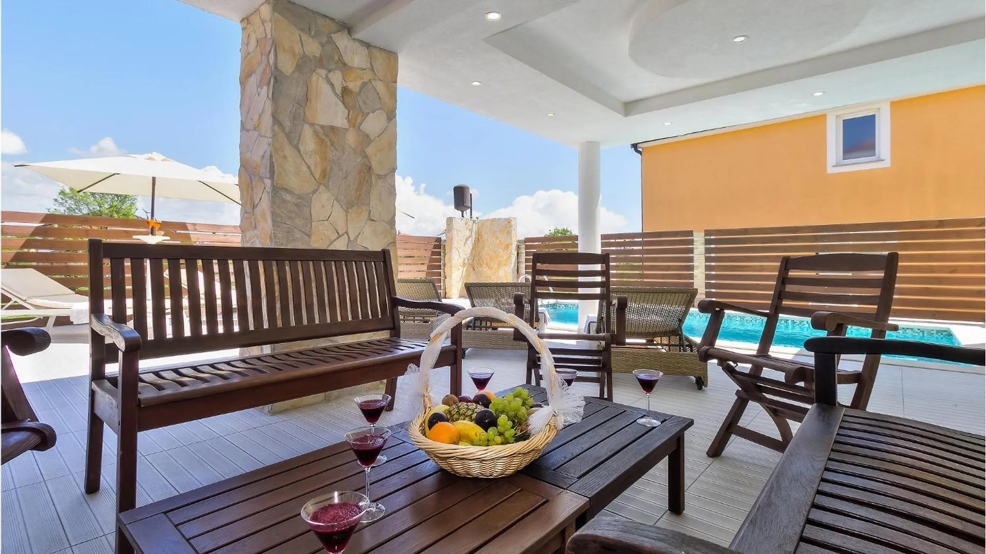 Amazing home in Kastel w/ Outdoor swimming pool, WiFi&4 Bedrooms Vakantiehuis